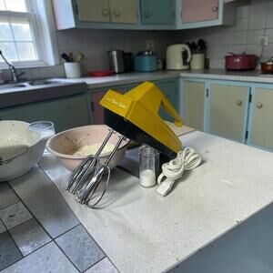 Vtg‎ Sears Roebuck 3-Speed Model 400-828600 Harvest Gold Electric Hand Mixer